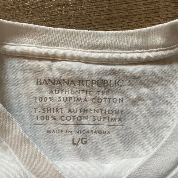 BUNDLE & SAVE! BANANA REPUBLIC 100% Supima cotton tee, Men's size L. - Picture 2 of 2